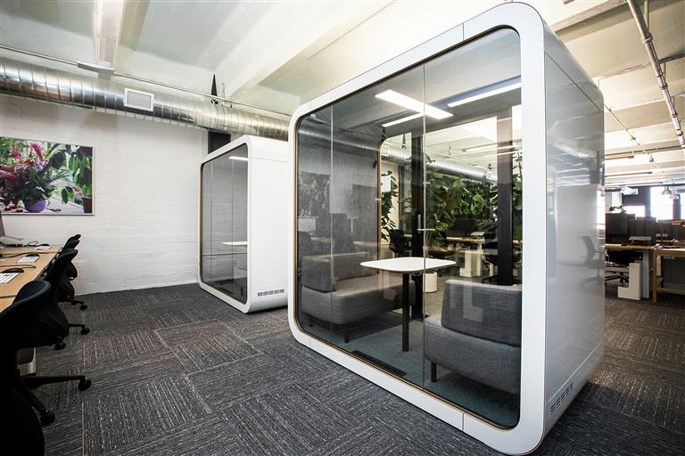 Ofislerde Yüksek Teknolojili İç Mimari Tasarımlar.